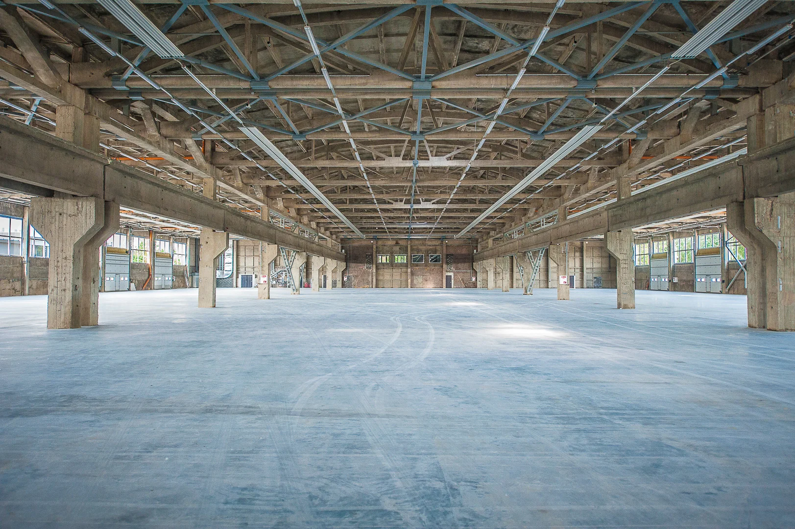 Industrial Interior, Factory Space – Production Environment Photography